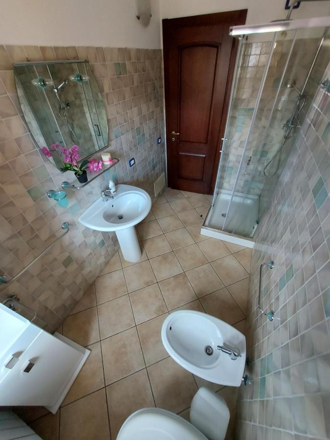 Affittacamere Center Room Tortoli Ngoại thất bức ảnh